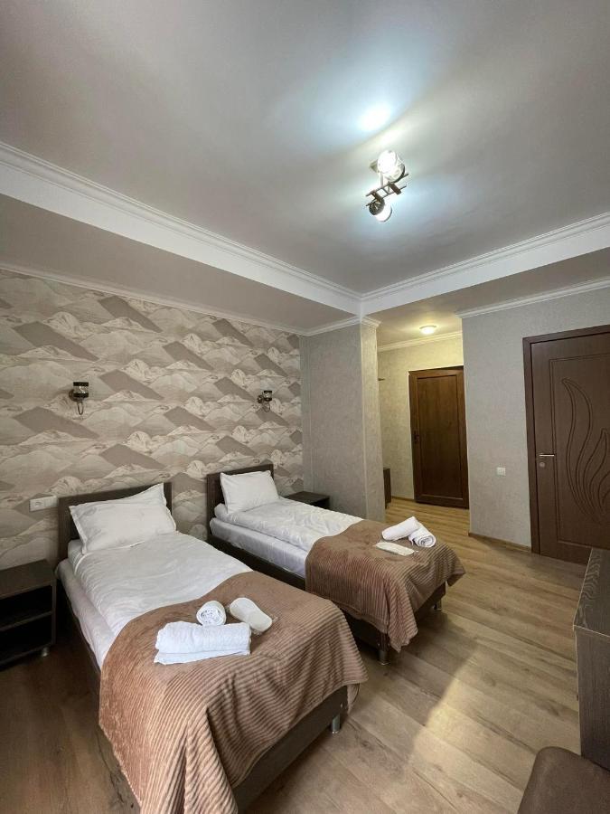 Hotel Shina Kazbegi Exteriör bild