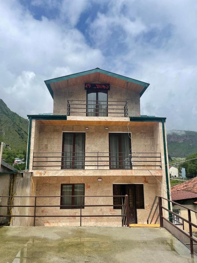 Hotel Shina Kazbegi Exteriör bild