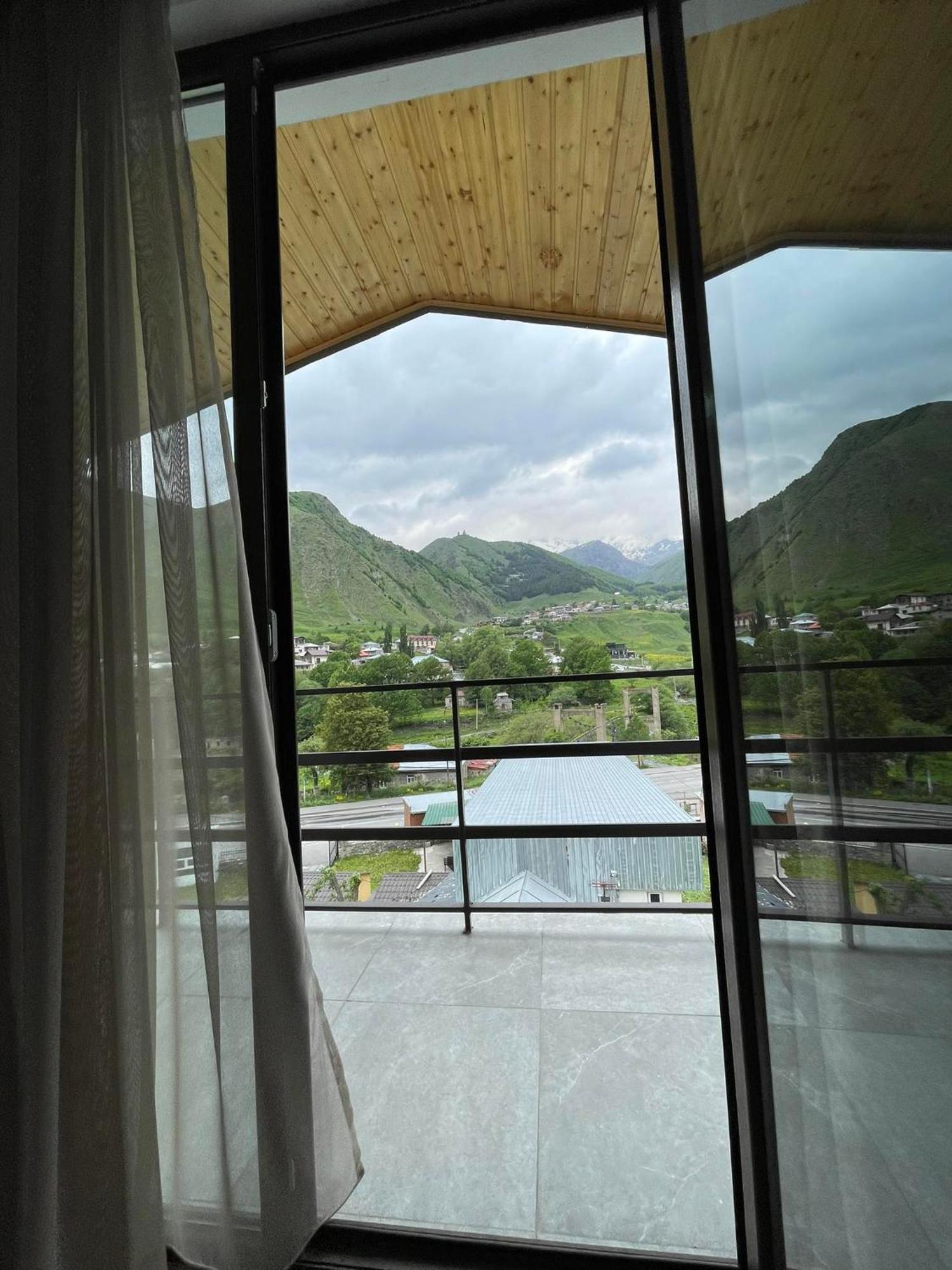 Hotel Shina Kazbegi Exteriör bild